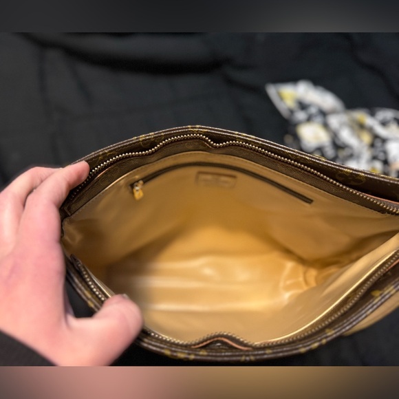 Large LV Purse - Picture 2 of 8